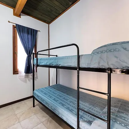 בית נופש Attractive Mobile Home In Sorso With Shared Pool סורסו