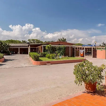 Attractive Mobile Home In Sorso With Shared Pool בית נופש *
